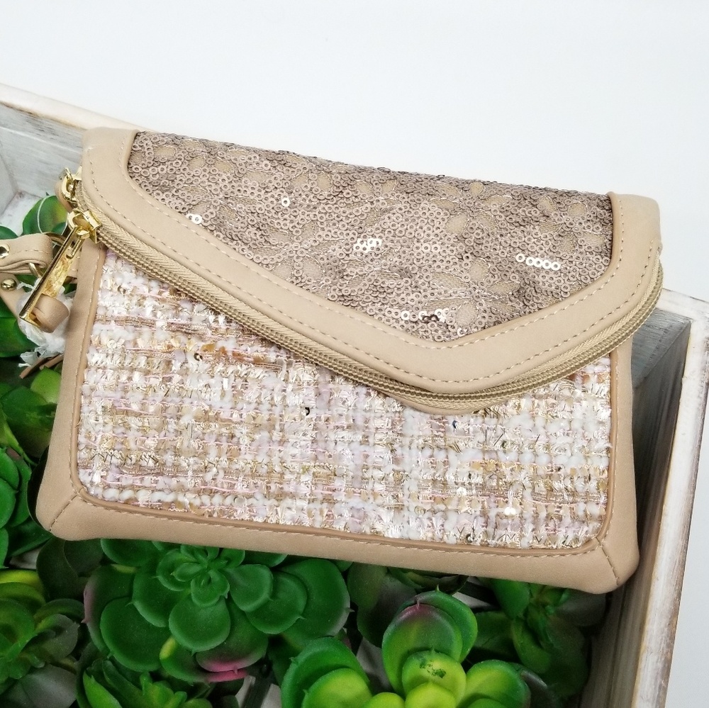 ✅ Maurices Sequin Envelope Wristlet NWT